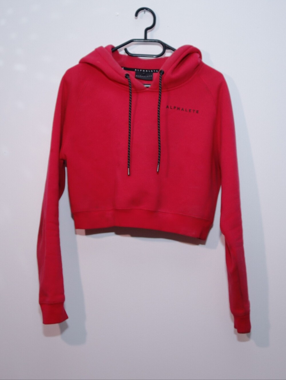 Alphalete Women's Cropped Hoodie in Bright Pink